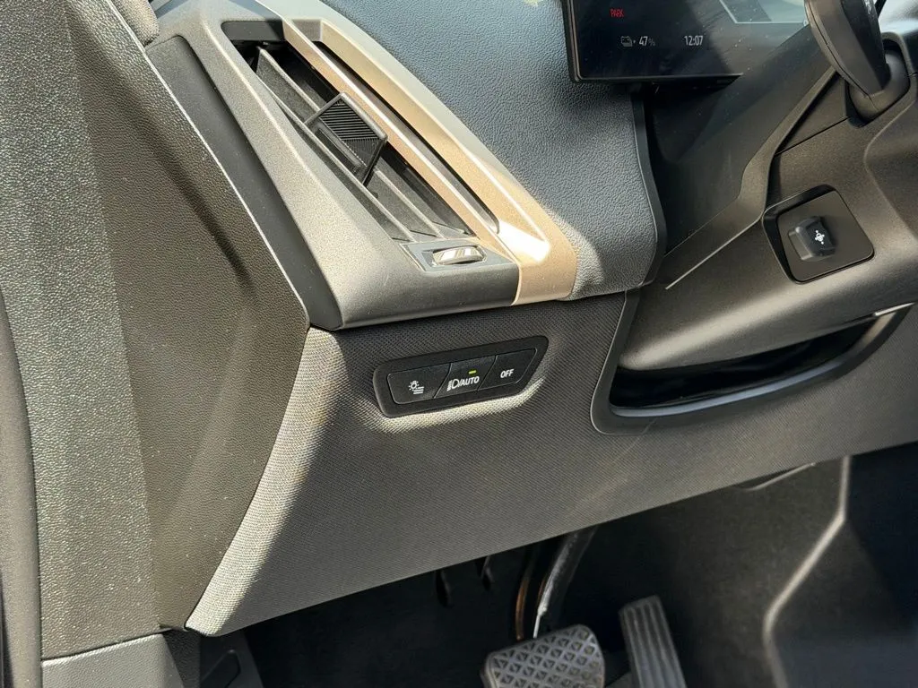 BMW iX photo 26