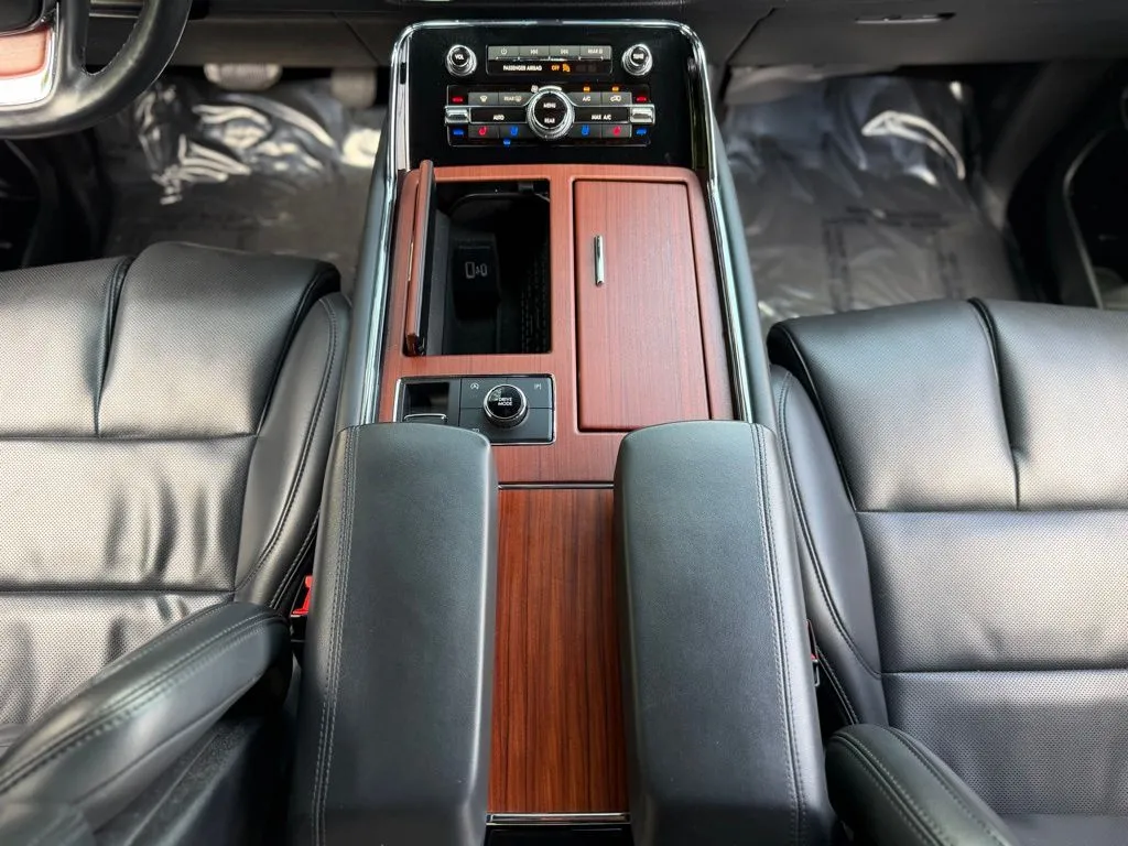 Lincoln Navigator L photo 50