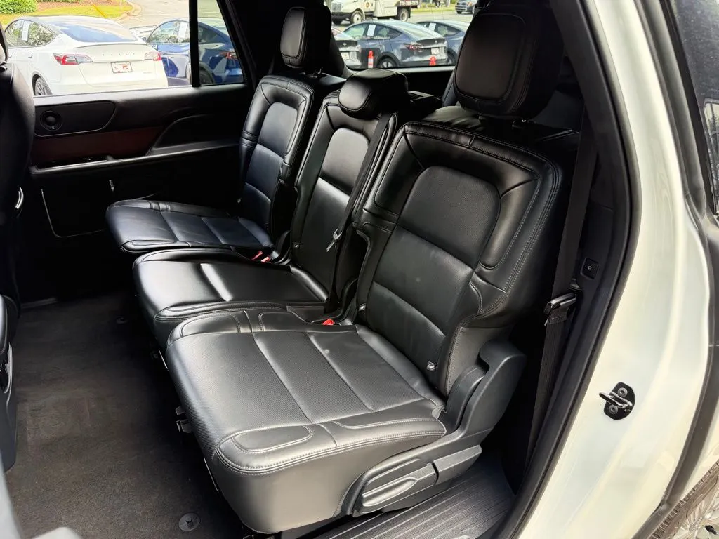 Lincoln Navigator L photo 31