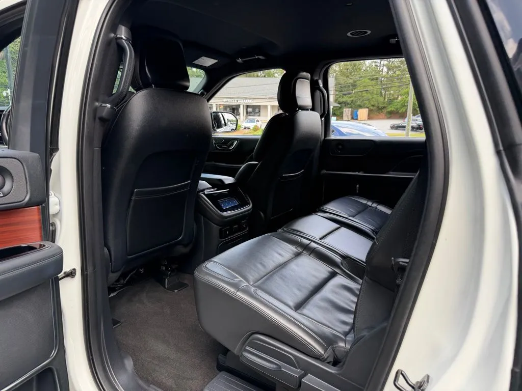 Lincoln Navigator L photo 30