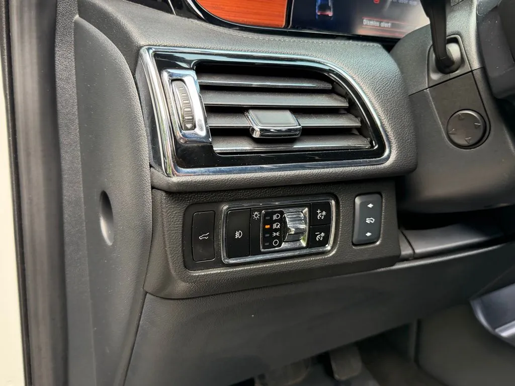 Lincoln Navigator L photo 27