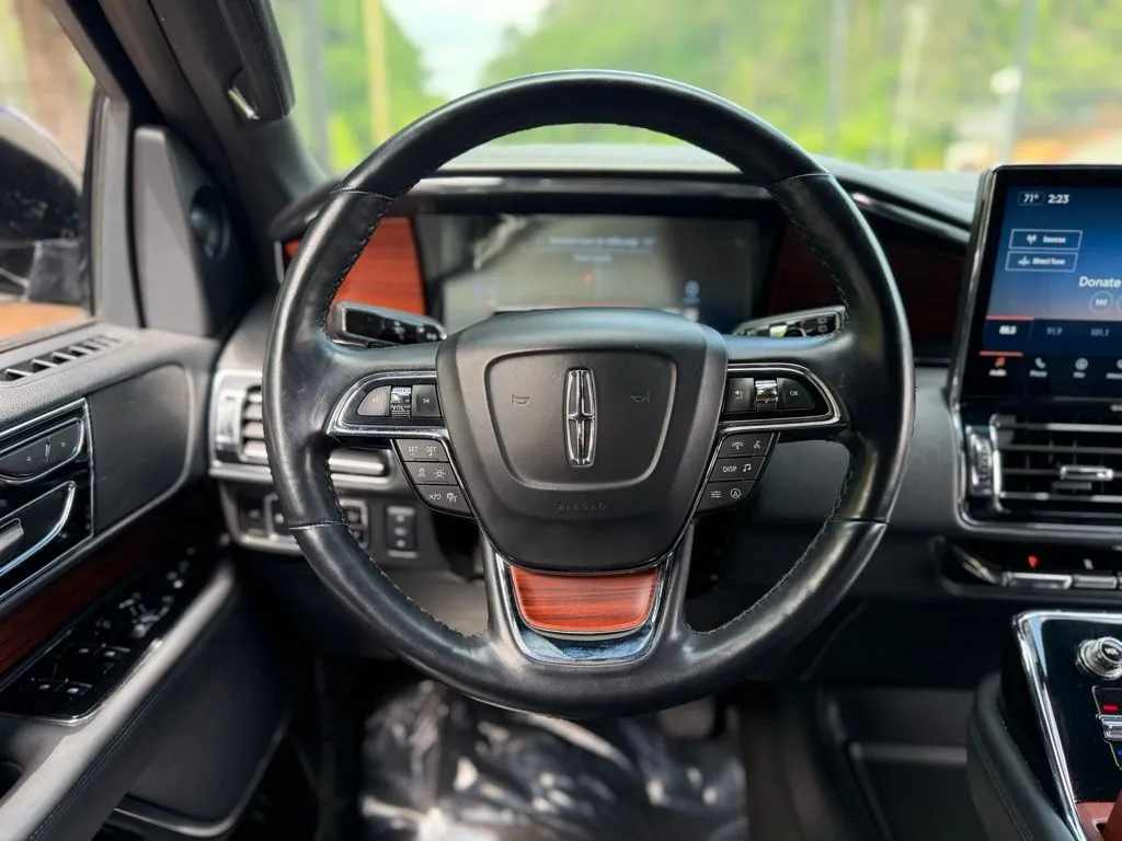 Lincoln Navigator L photo 44
