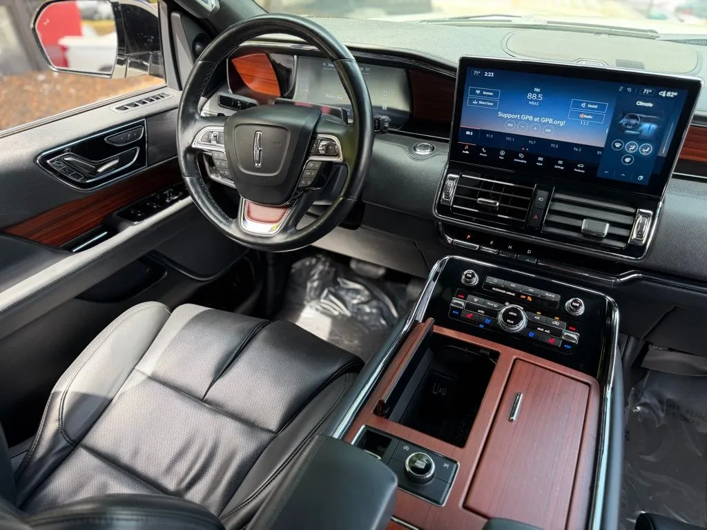 Lincoln Navigator L photo 42