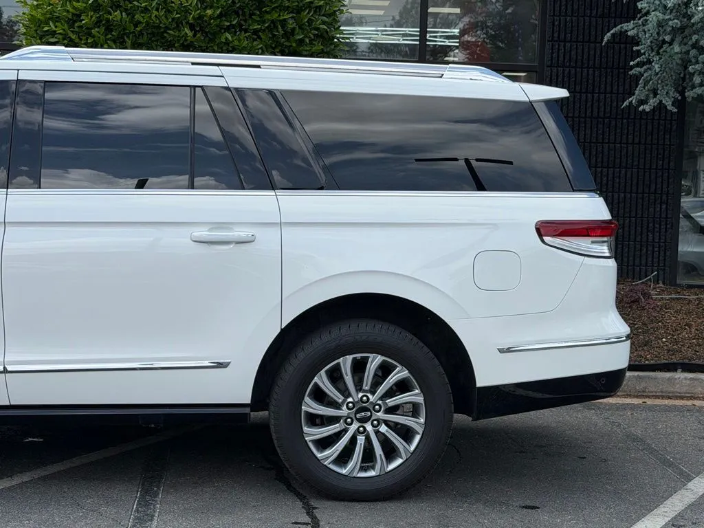 Lincoln Navigator L photo 11