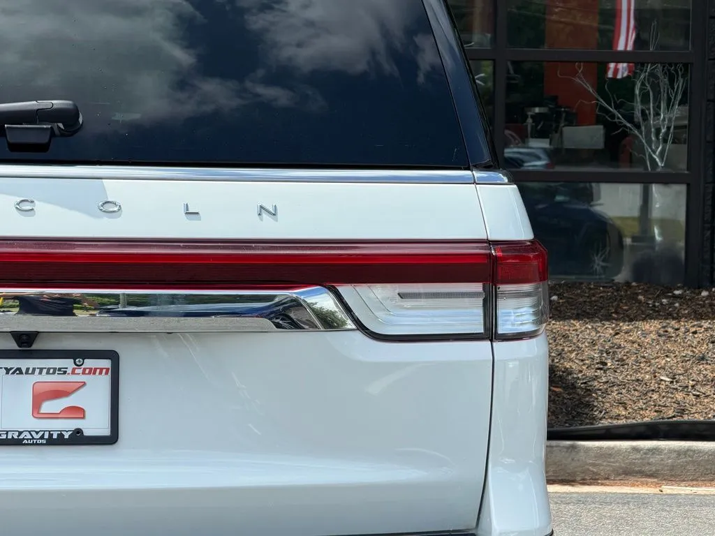 Lincoln Navigator L photo 16