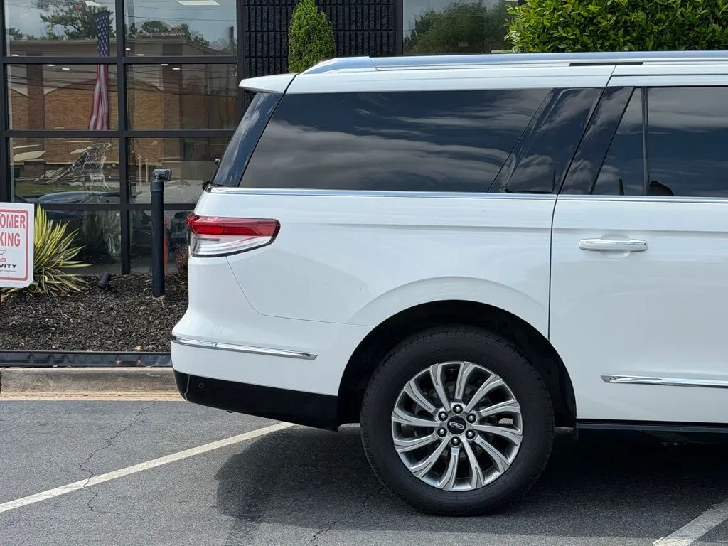 Lincoln Navigator L photo 22