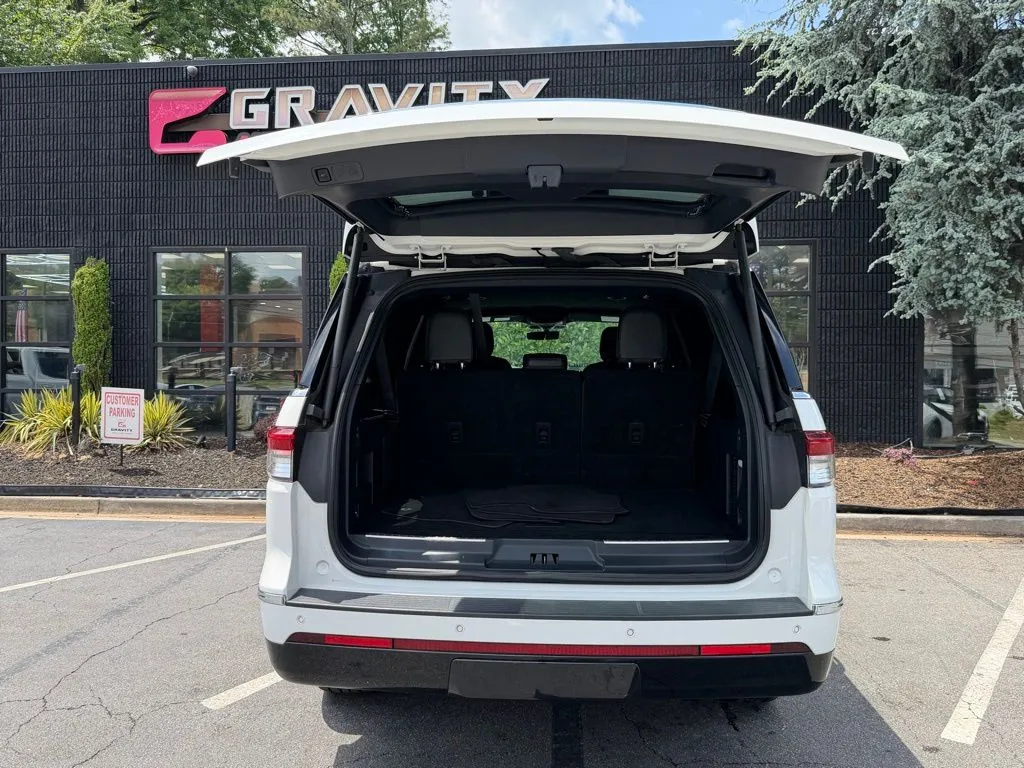 Lincoln Navigator L photo 17