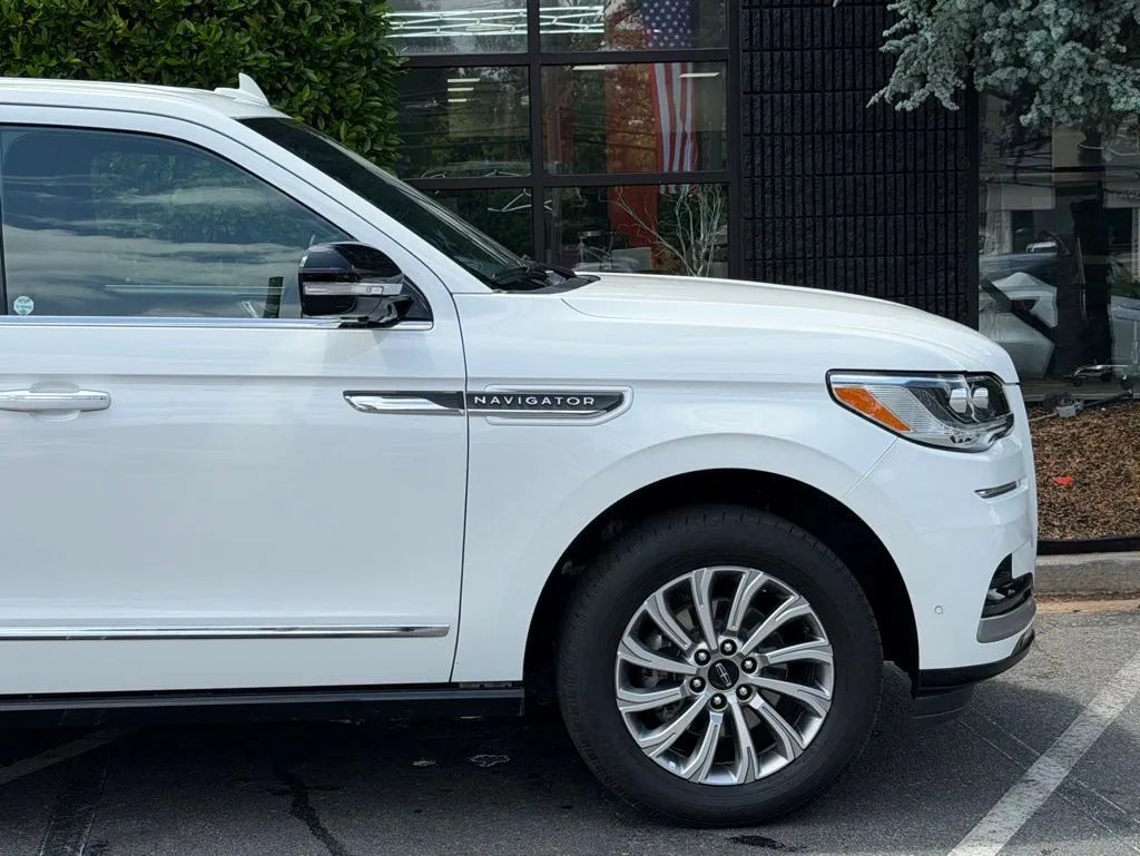 Lincoln Navigator L photo 23