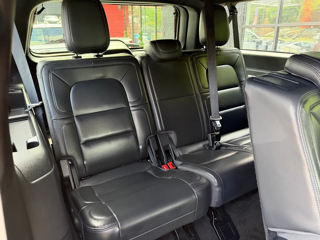 Lincoln Navigator L photo 40