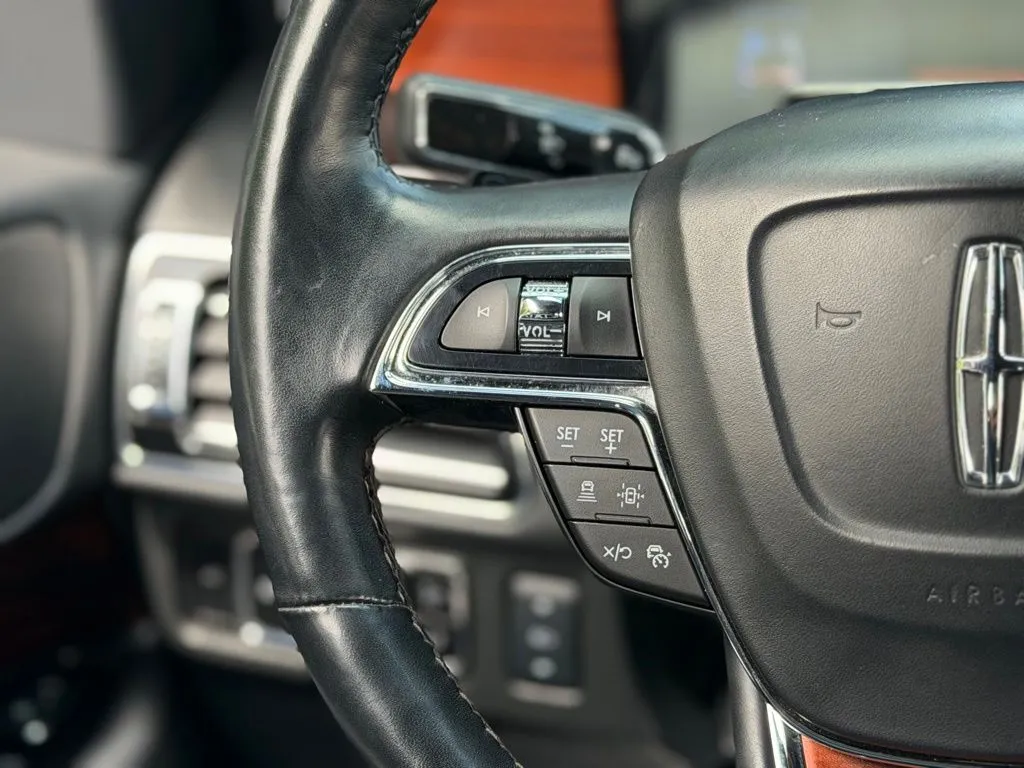 Lincoln Navigator L photo 45
