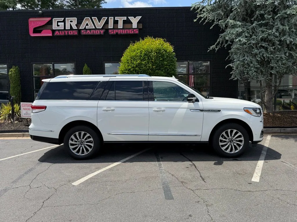 Lincoln Navigator L photo 21