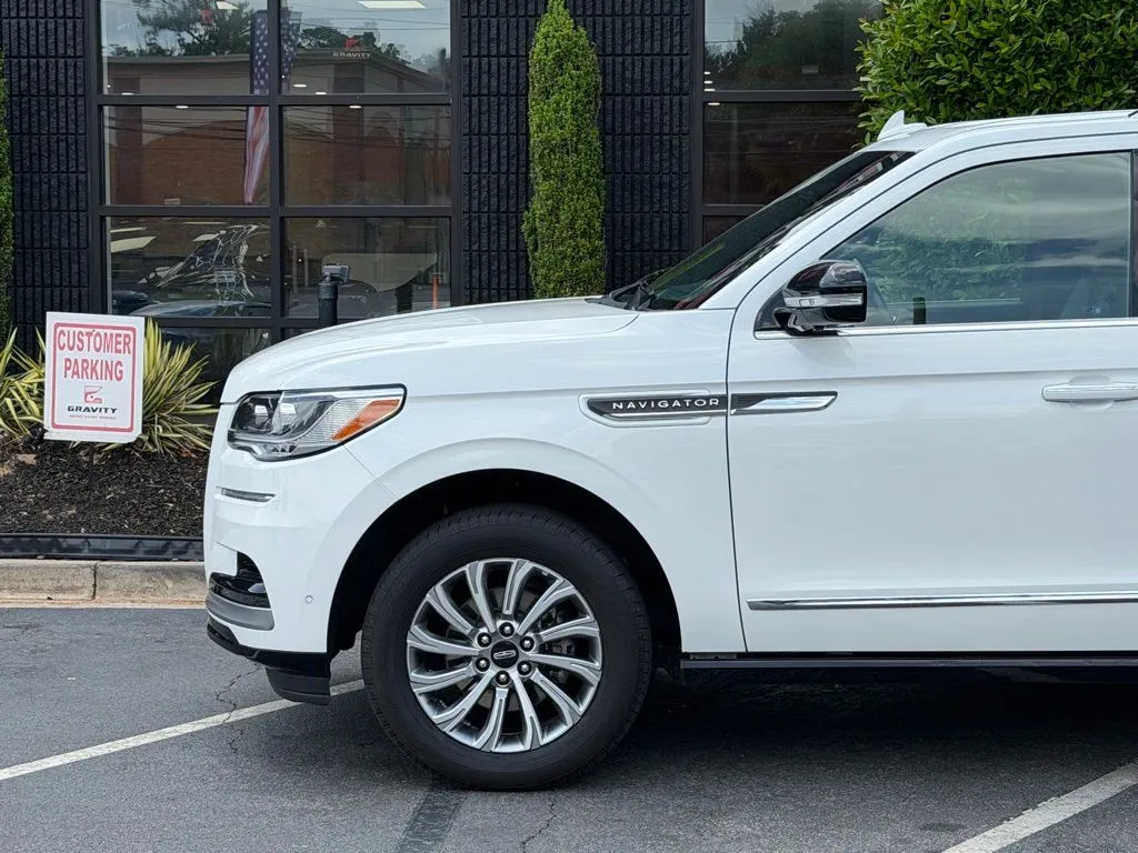 Lincoln Navigator L photo 10