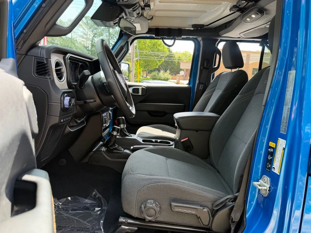 Jeep Wrangler photo 25