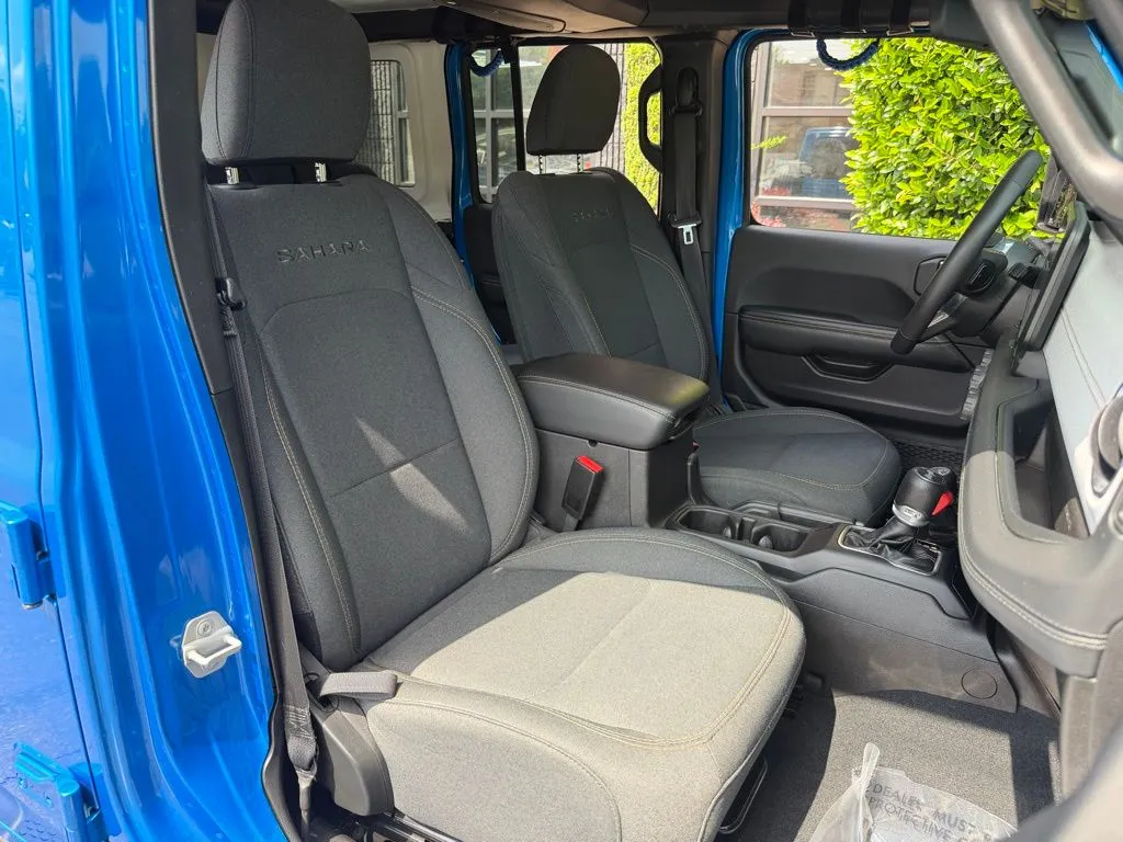 Jeep Wrangler photo 34