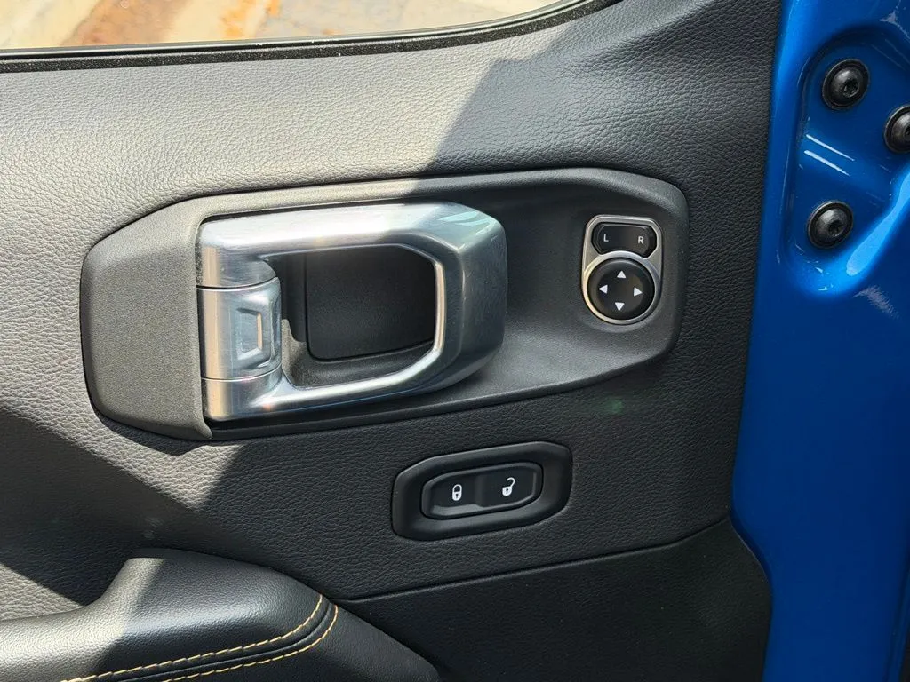 Jeep Wrangler photo 29