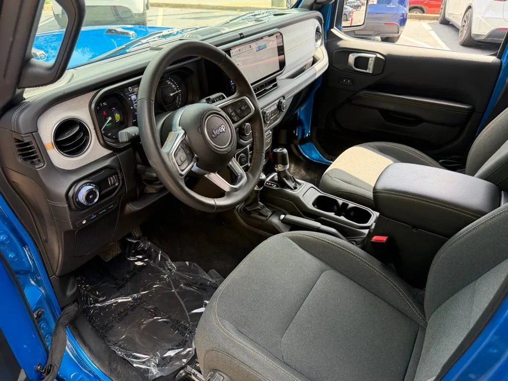 Jeep Wrangler photo 24