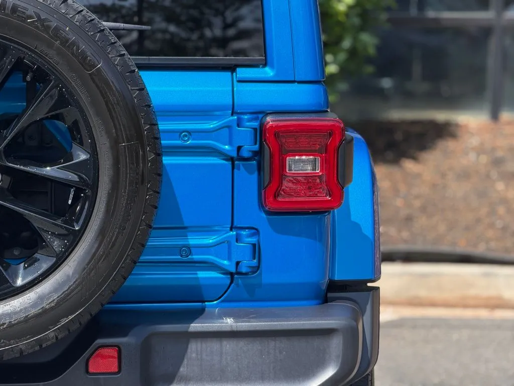 Jeep Wrangler photo 16