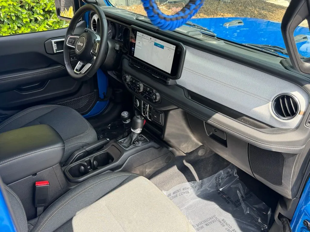 Jeep Wrangler photo 32