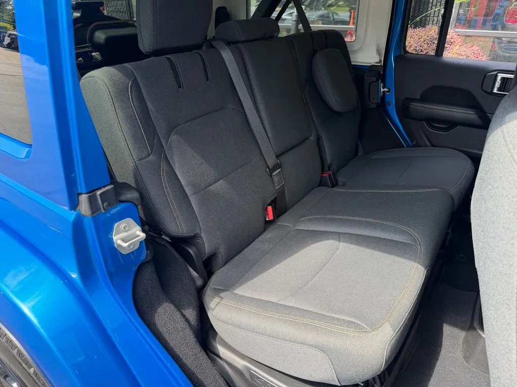 Jeep Wrangler photo 38