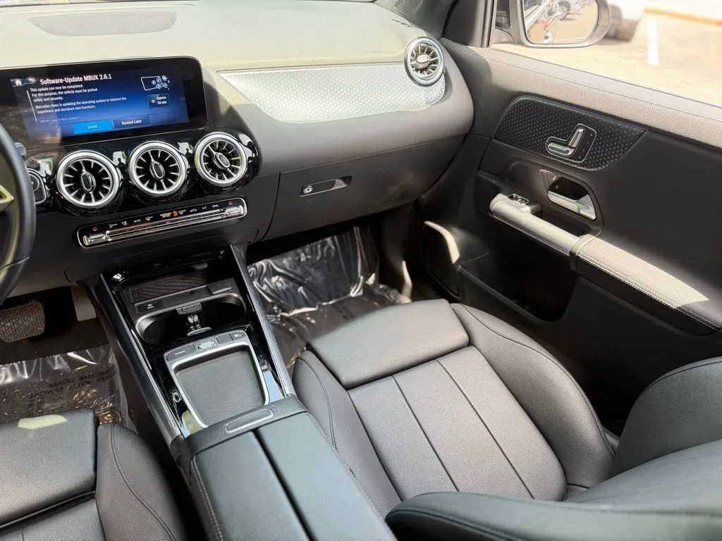 Mercedes-Benz GLA photo 41