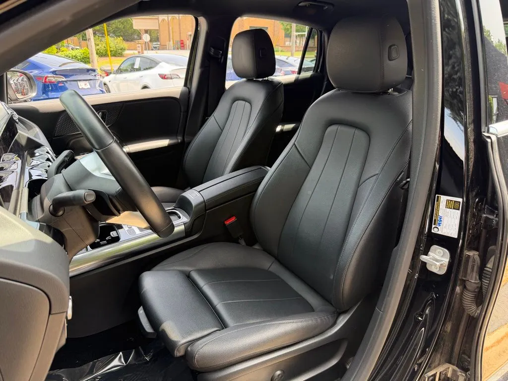 Mercedes-Benz GLA photo 26
