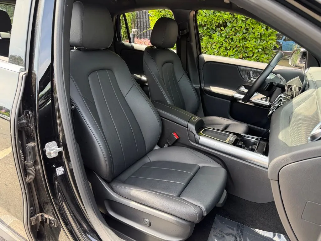 Mercedes-Benz GLA photo 34