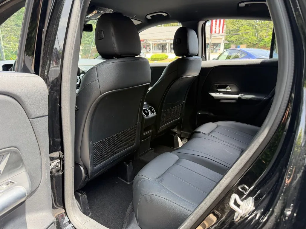 Mercedes-Benz GLA photo 30