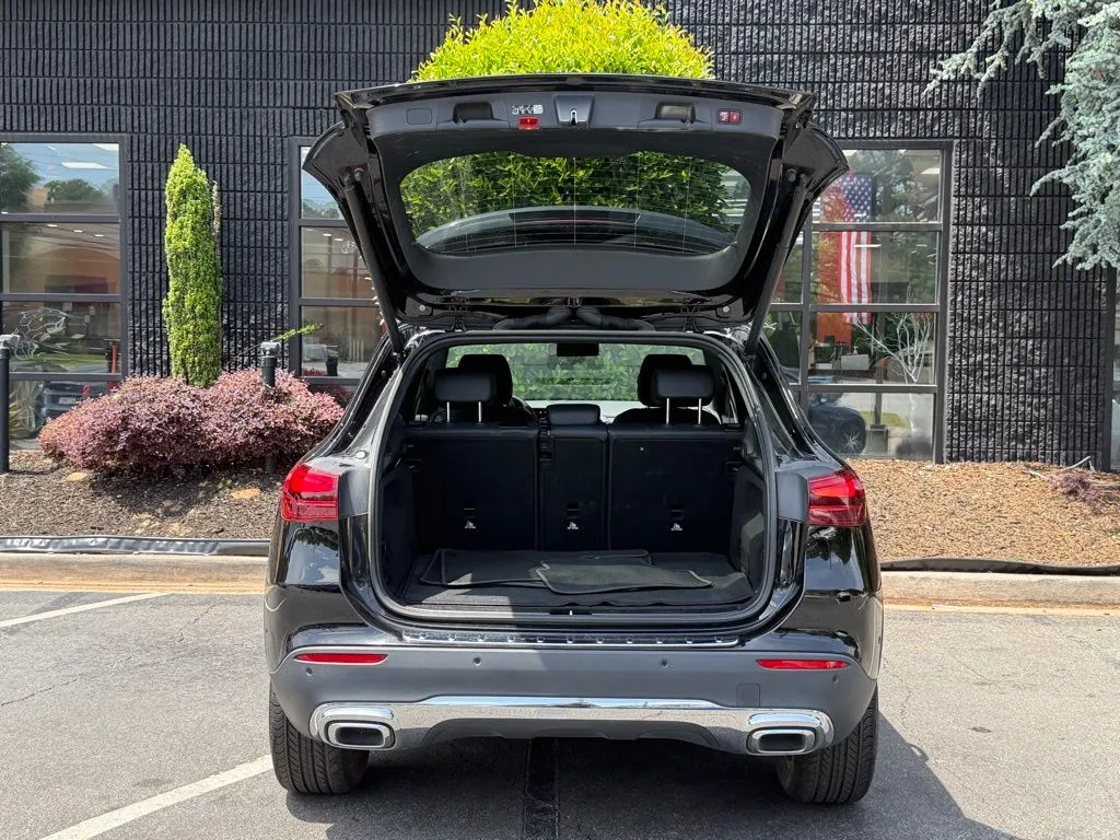 Mercedes-Benz GLA photo 17
