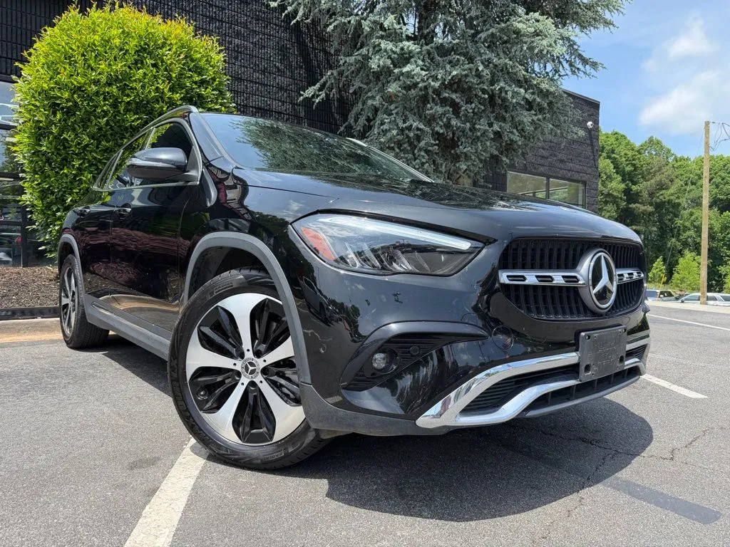 Mercedes-Benz GLA photo 8