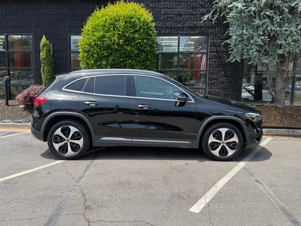 Mercedes-Benz GLA photo 21