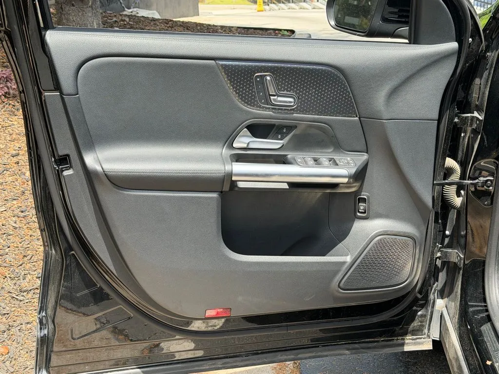 Mercedes-Benz GLA photo 28
