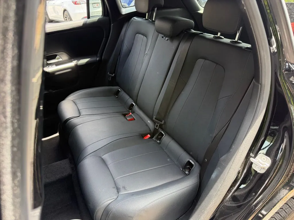 Mercedes-Benz GLA photo 31