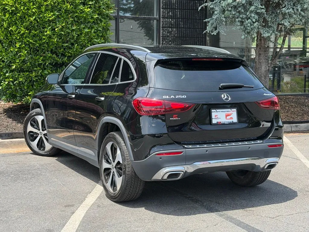 Mercedes-Benz GLA photo 19