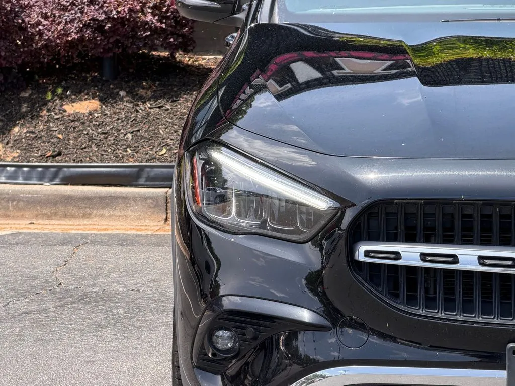 Mercedes-Benz GLA photo 4