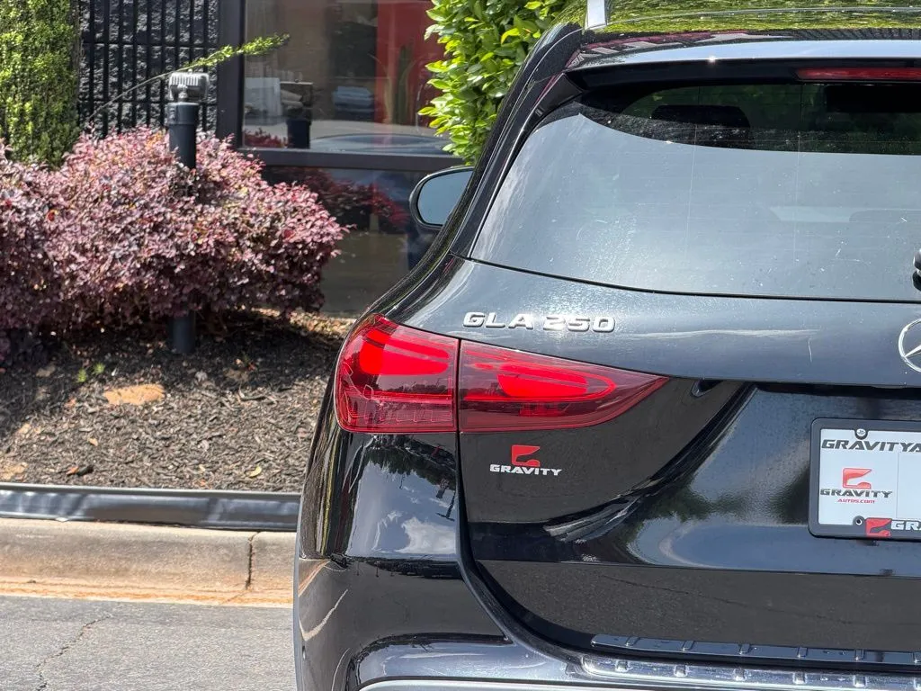 Mercedes-Benz GLA photo 15