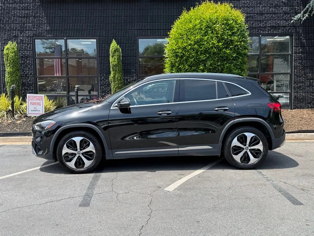 Mercedes-Benz GLA photo 9