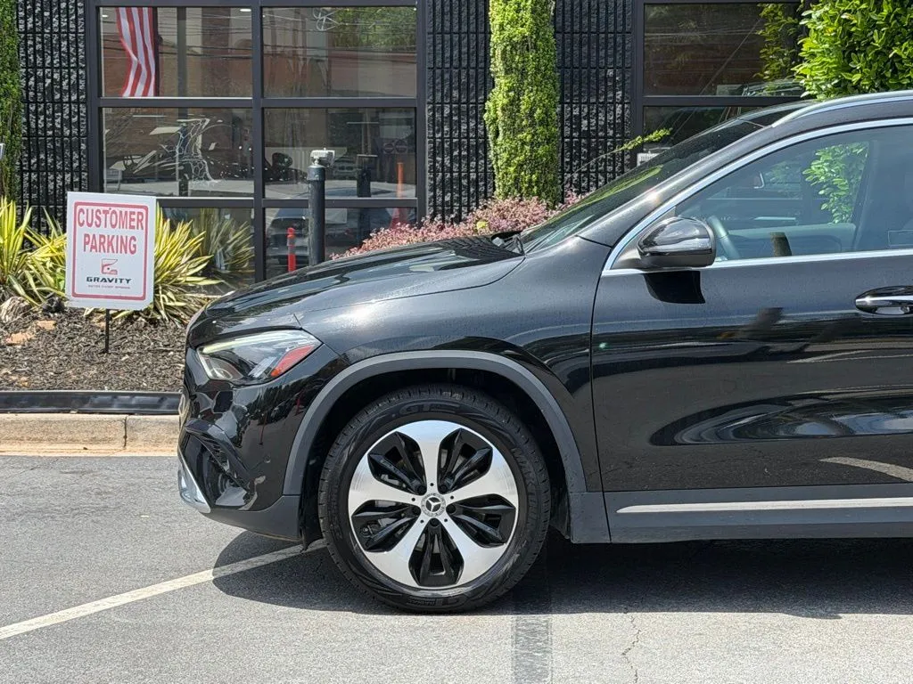 Mercedes-Benz GLA photo 10