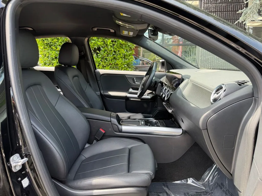 Mercedes-Benz GLA photo 33