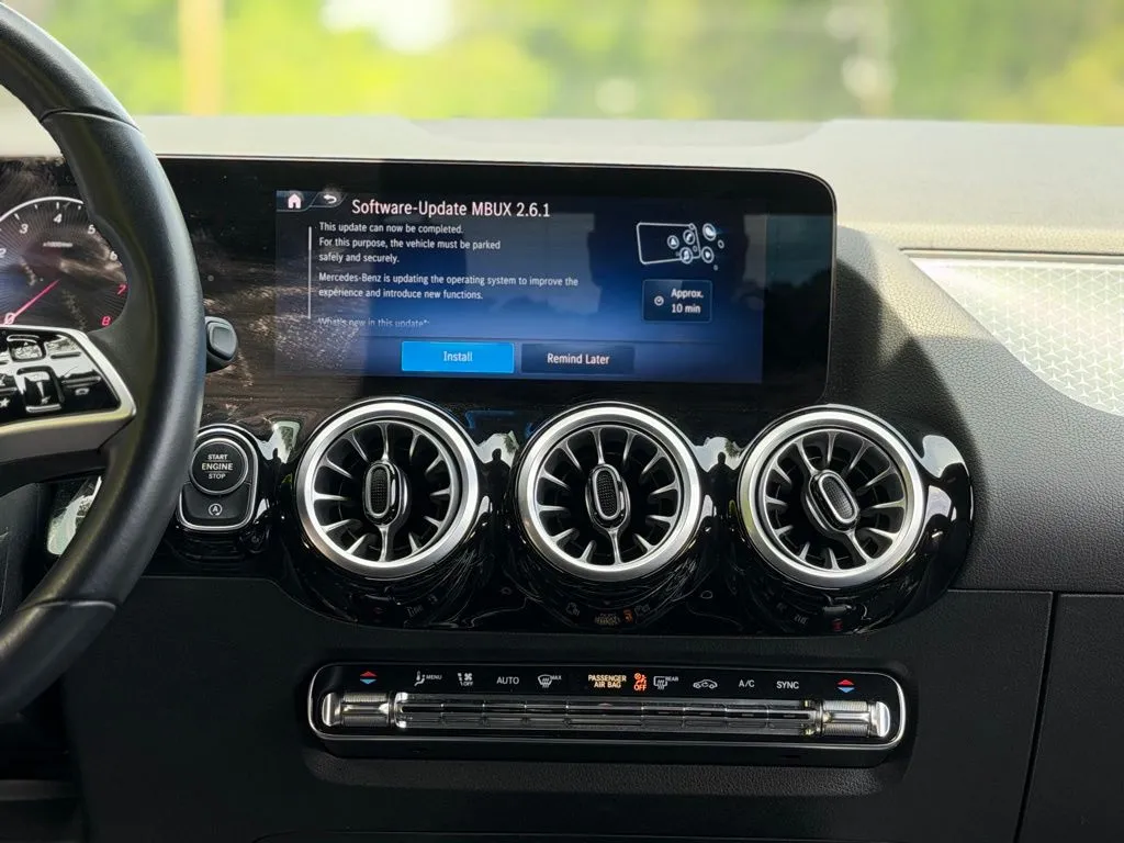 Mercedes-Benz GLA photo 46