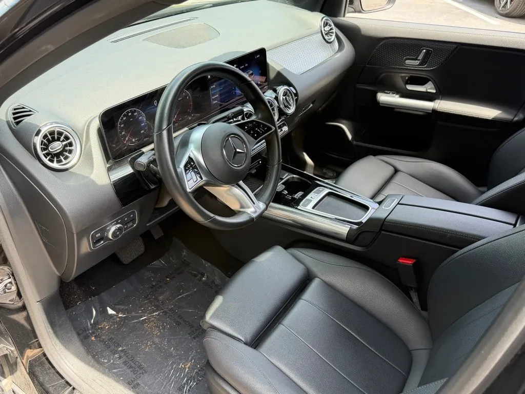 Mercedes-Benz GLA photo 24
