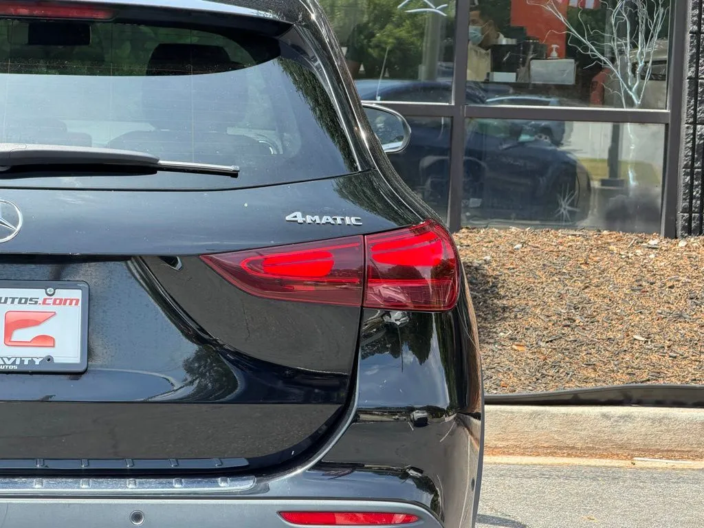 Mercedes-Benz GLA photo 16