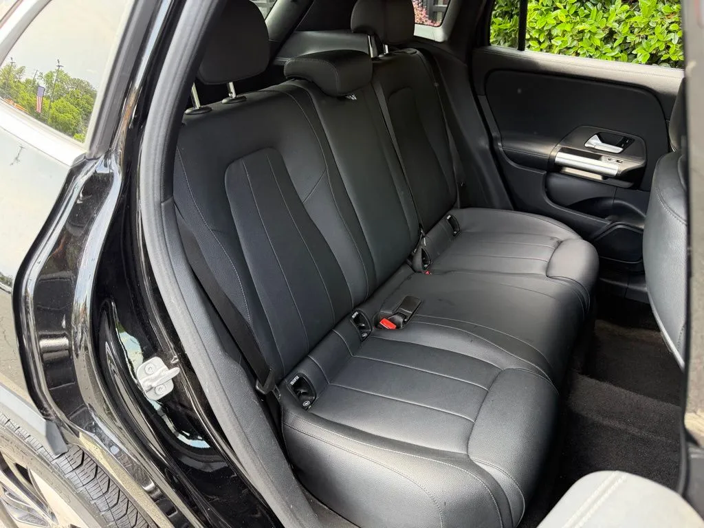 Mercedes-Benz GLA photo 38