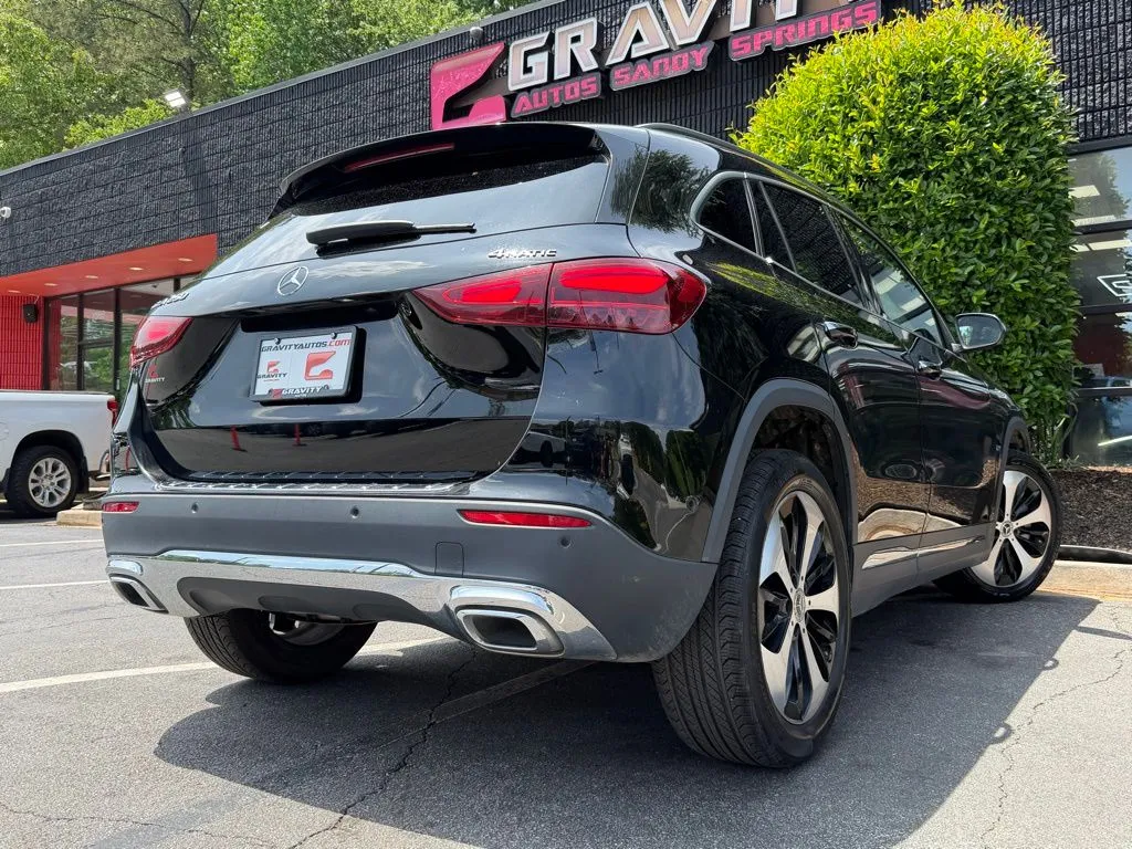 Mercedes-Benz GLA photo 13
