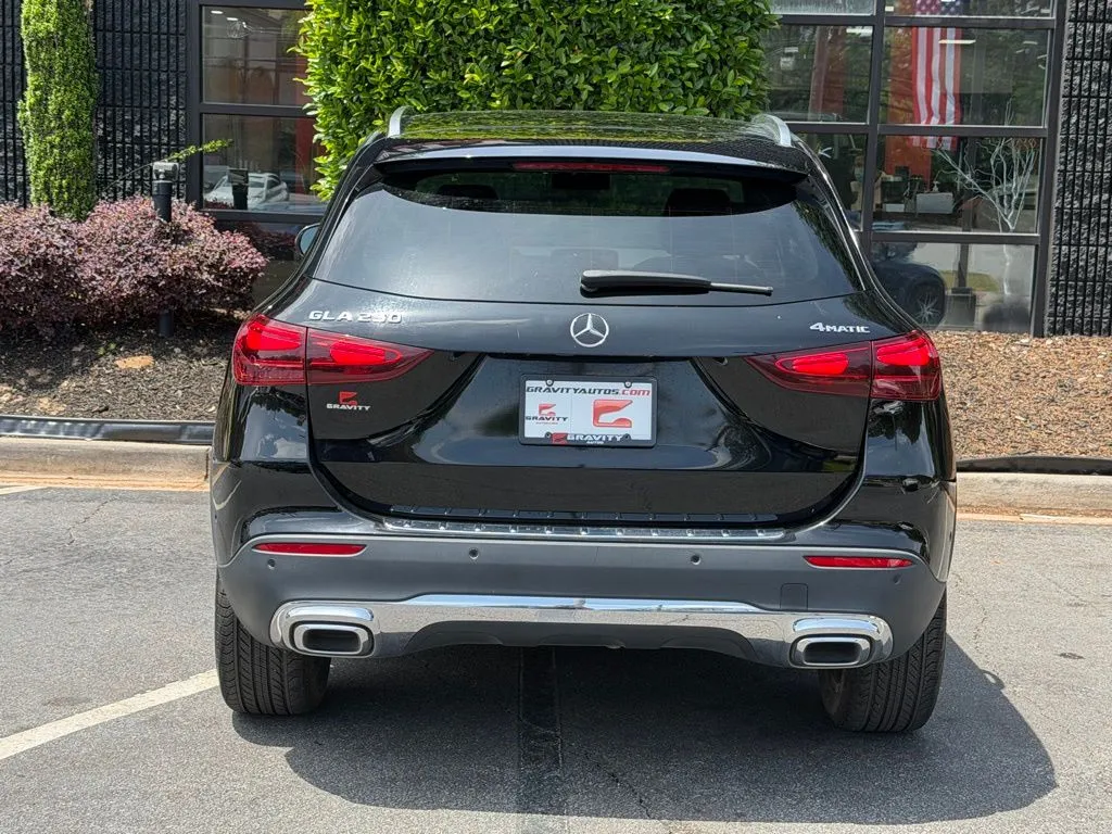Mercedes-Benz GLA photo 14