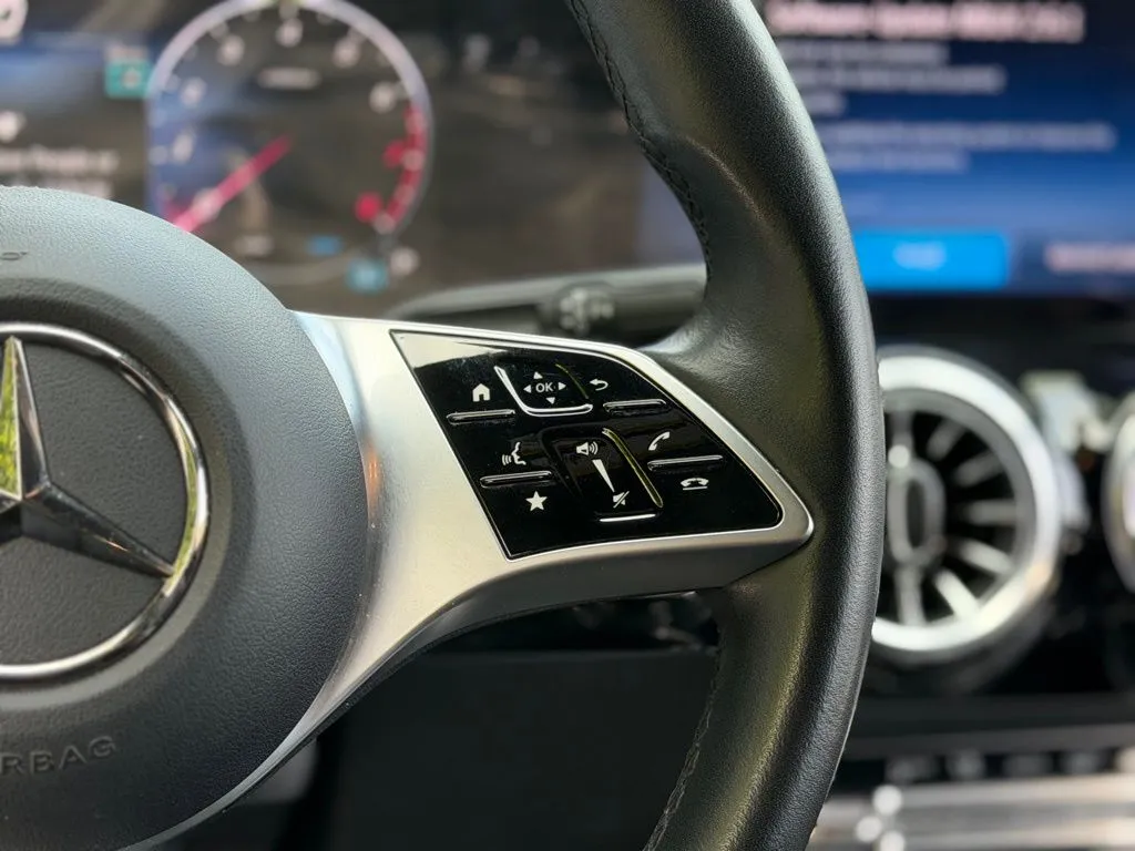 Mercedes-Benz GLA photo 44