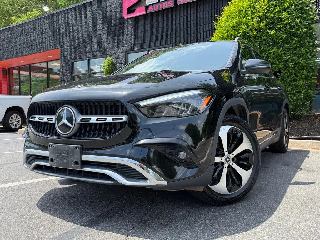 Mercedes-Benz GLA photo 2