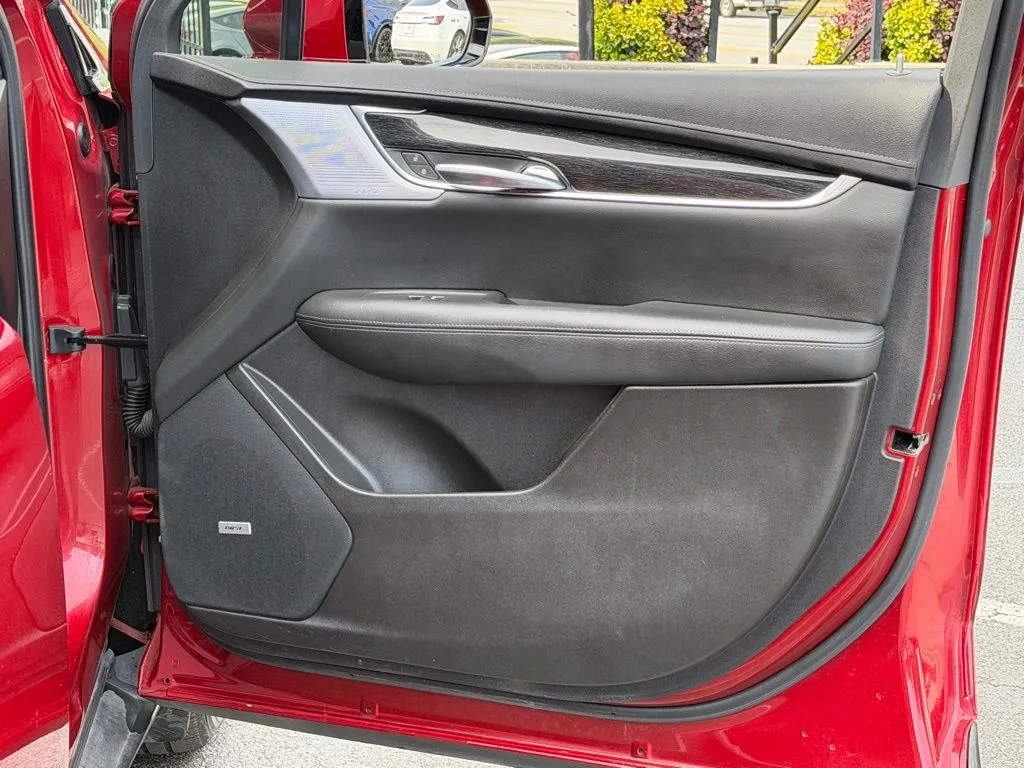 Cadillac XT5 photo 33