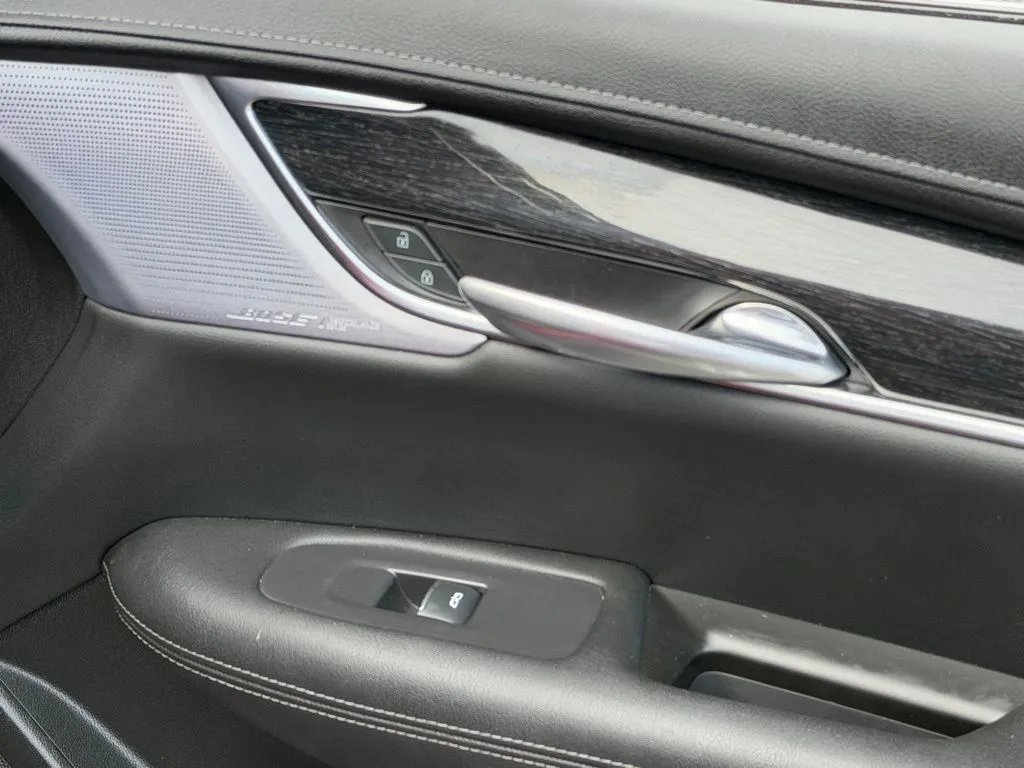 Cadillac XT5 photo 34
