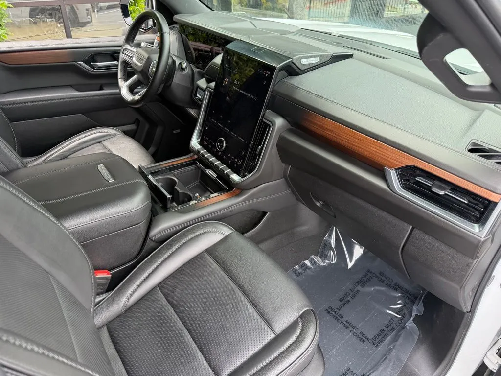 GMC Yukon XL photo 35