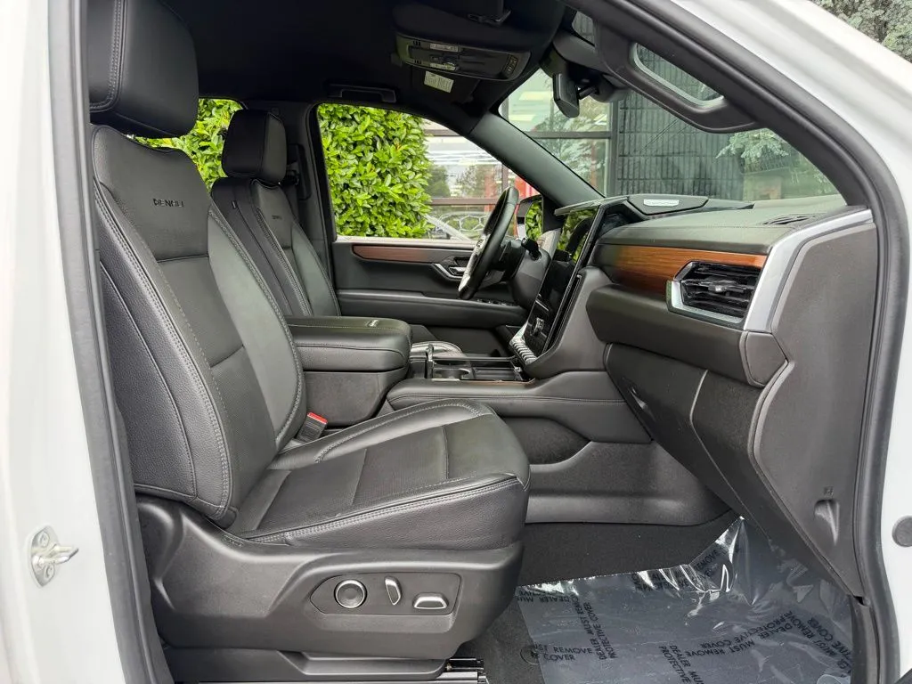 GMC Yukon XL photo 36